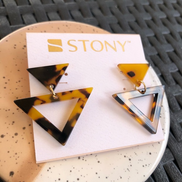 Tortoise Print Earrings - Picture 3 of 7